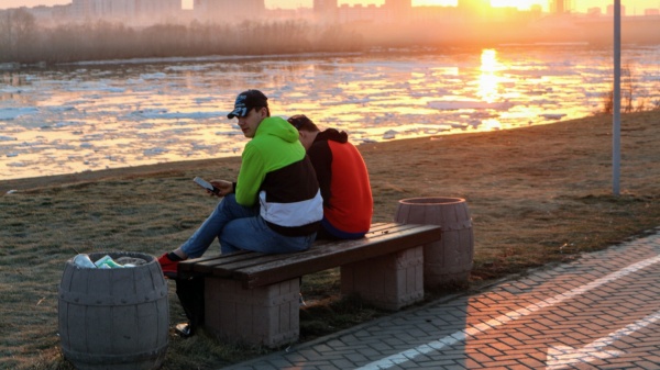 Самоизоляция под ударом: омичи снова толпами вышли на улицу, несмотря на запрет 