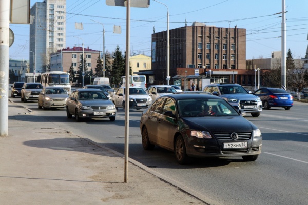 Самоизоляция под ударом: омичи снова толпами вышли на улицу, несмотря на запрет 