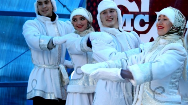 Мороз невелик, да стоять не велит: в Омске прошел многонациональный праздник «Елка дружбы»