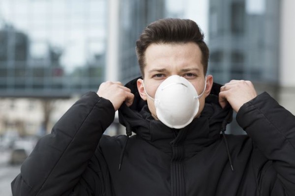 В Роспотребнадзоре омичам запретили работать без масок