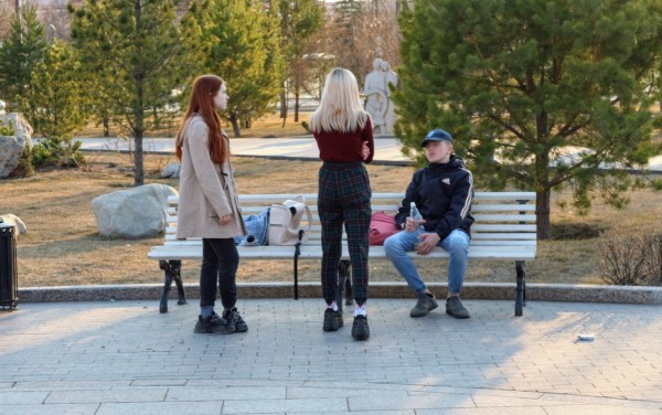 Самоизоляция под ударом: омичи снова толпами вышли на улицу, несмотря на запрет 