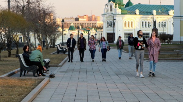 Самоизоляция под ударом: омичи снова толпами вышли на улицу, несмотря на запрет 