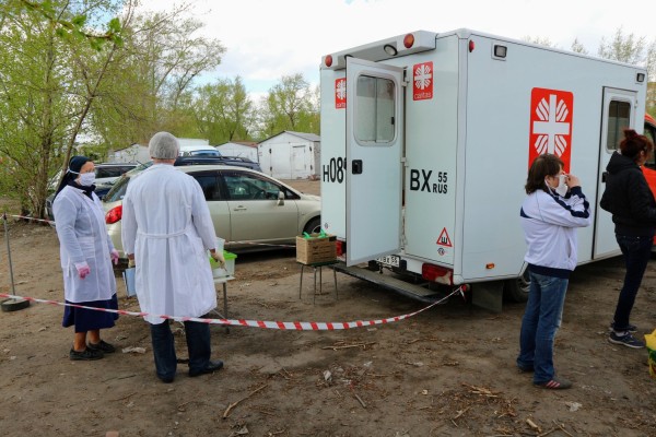 Самоизоляция на трубе. Как живут во время эпидемии омские бездомные 