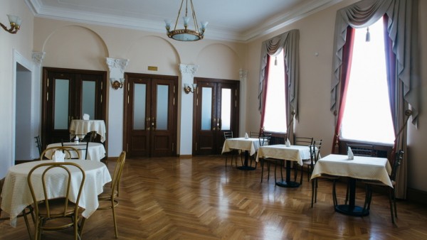 «Будет крах, общепит стонет». Как омские рестораторы выживают в условиях пандемии «Будет крах, общепит стонет». Как омские рестораторы выживают в условиях пандемии