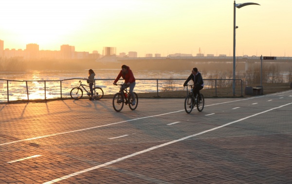 Самоизоляция под ударом: омичи снова толпами вышли на улицу, несмотря на запрет 