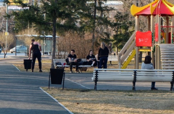 Самоизоляция под ударом: омичи снова толпами вышли на улицу, несмотря на запрет 