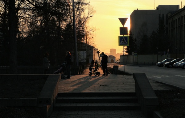 Самоизоляция под ударом: омичи снова толпами вышли на улицу, несмотря на запрет 