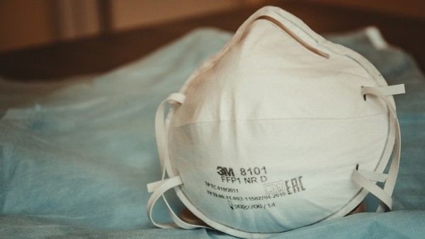 Еще одним заболевшим коронавирусом в Омске оказался восьмилетний ребенок 