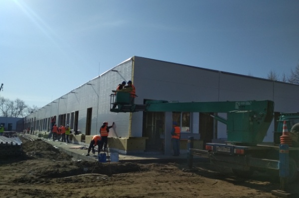 Госпиталь за 41 день. Смотрим, как строится медицинский центр в Омске