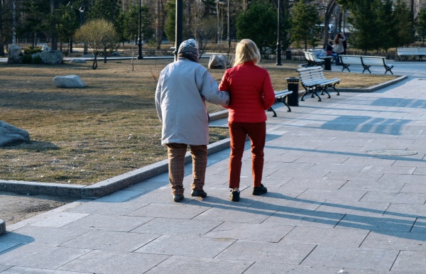 Самоизоляция под ударом: омичи снова толпами вышли на улицу, несмотря на запрет 