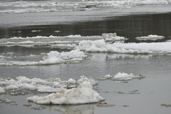 На Иртыше в Омске начался ледоход