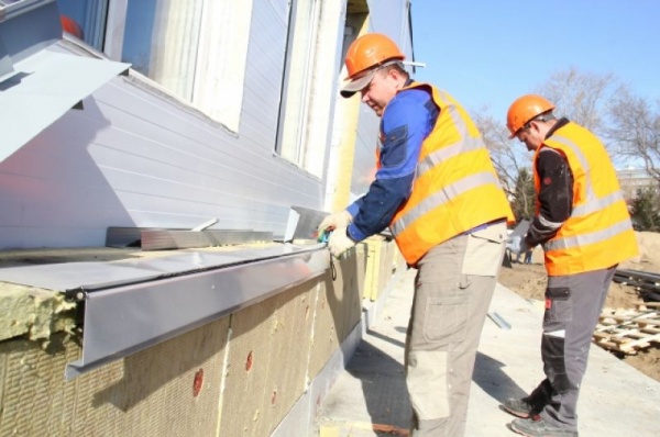 Госпиталь за 41 день. Смотрим, как строится медицинский центр в Омске