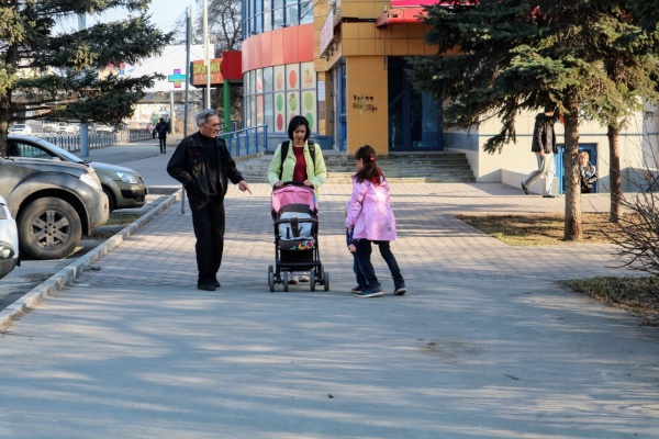 Самоизоляция под ударом: омичи снова толпами вышли на улицу, несмотря на запрет 
