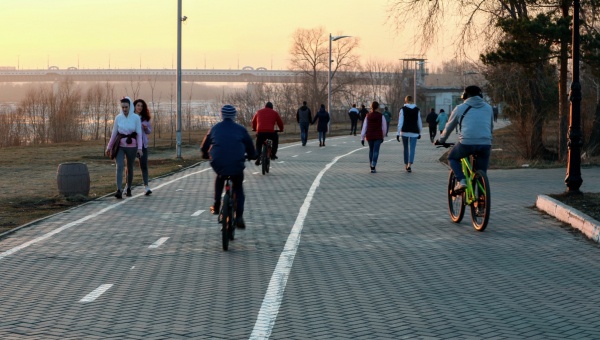 Самоизоляция под ударом: омичи снова толпами вышли на улицу, несмотря на запрет 
