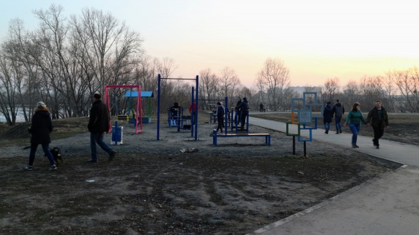 Самоизоляция под ударом: омичи снова толпами вышли на улицу, несмотря на запрет 