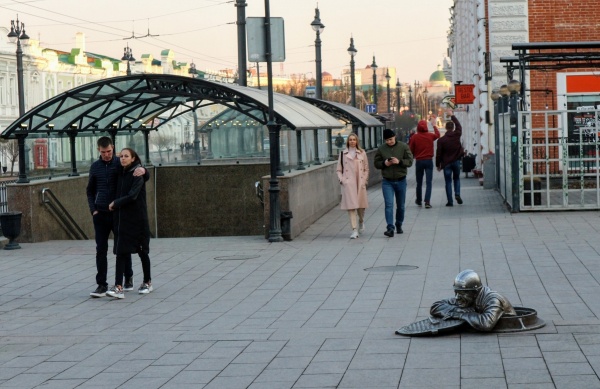Самоизоляция под ударом: омичи снова толпами вышли на улицу, несмотря на запрет 
