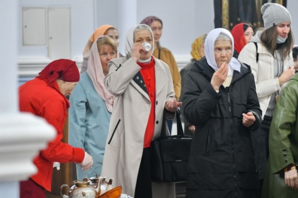 Пасха-2020 в Омске. Благодатный огонь, служба, куличи и яйца