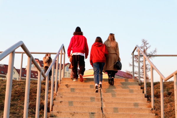 Самоизоляция под ударом: омичи снова толпами вышли на улицу, несмотря на запрет 