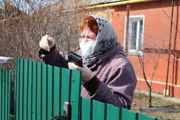 Актер, служитель церкви и студент: кто идет в волонтеры и кому они помогают в Омске 