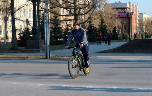 Самоизоляция под ударом: омичи снова толпами вышли на улицу, несмотря на запрет 