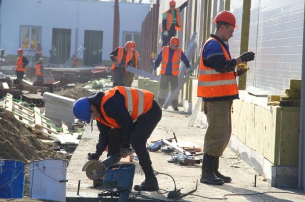 Госпиталь за 41 день. Смотрим, как строится медицинский центр в Омске