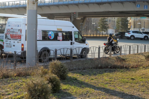 Самоизоляция под ударом: омичи снова толпами вышли на улицу, несмотря на запрет 