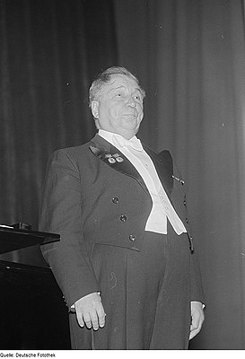 Как омский протодиакон стал народным артистом СССР