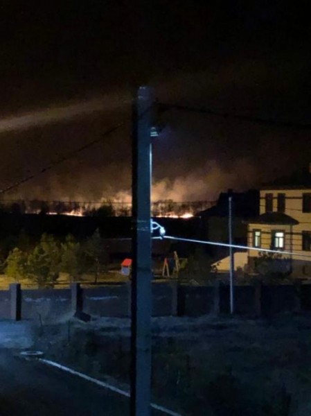 В омской деревне сгорели сразу десять домов