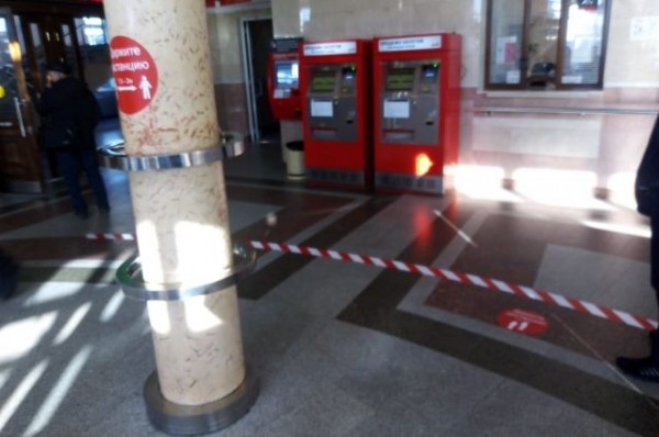 В Омске во всех пригородных электропоездах нанесена разметка о дистанции