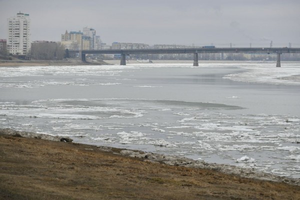 На Иртыше в Омске начался ледоход