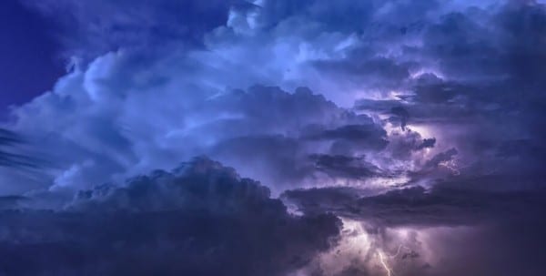 Омского подростка во время грозы убило молнией