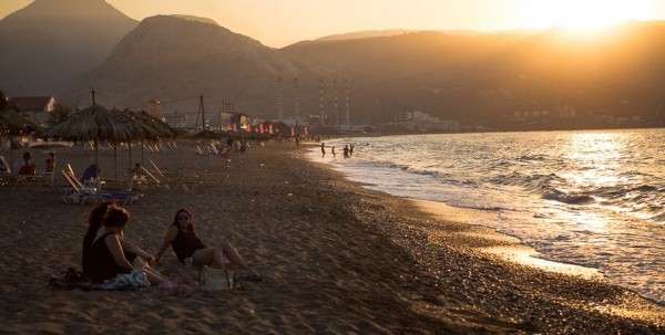 Зарубежные поездки из России могут возобновиться через месяц