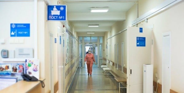 Ещё 53 омича заразились COVID-19, а один умер