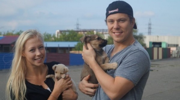 Хоккеист «Авангарда» ищет, куда пристроить щенков, взятых из омского приюта «Друг»