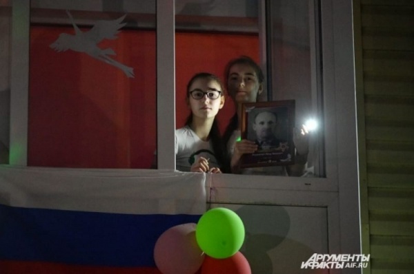 Омичи зажгли в своих окнах «Фонарики Победы» Омичи зажгли в своих окнах «Фонарики Победы»