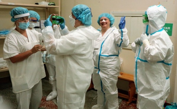 «Мы на войне, которую город не замечает». Как омские врачи борются с коронавирусом