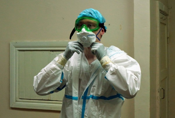 «Мы на войне, которую город не замечает». Как омские врачи борются с коронавирусом