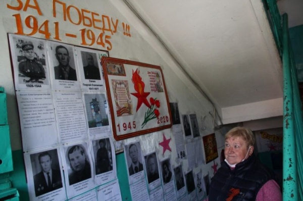 «Окна Победы» распахнулись. Смотрим, как омичи украсили дома к 9 мая