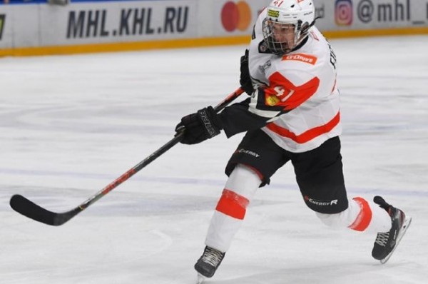 Омский «Авангард» заключил контракт с 17-летним защитником Фигуриным