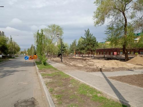 На омском бульваре Победы строят парковку?