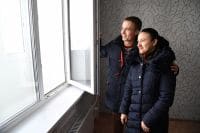 Выпускники омских детских домов получают квартиры в новостройках