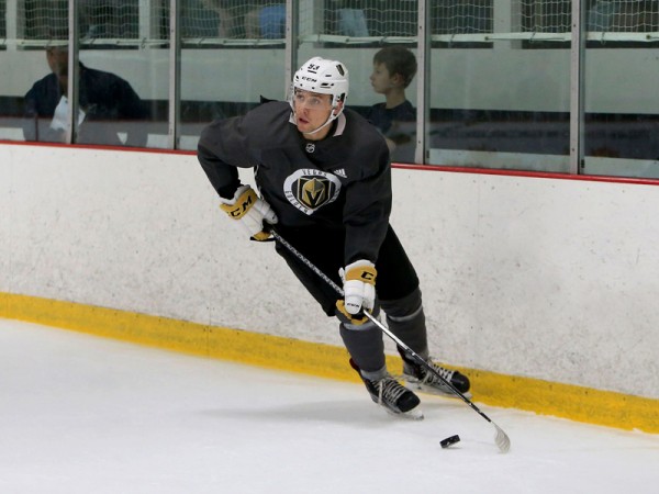 
        «Авангард» заключил контракт с защитником Алексеем Соловьёвым
      