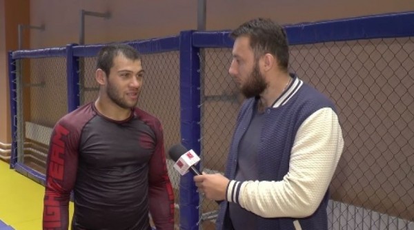 Боец Анатолий Токов заявил о неудобности боя с левшой Шлеменко Боец Анатолий Токов заявил о неудобности боя с левшой Шлеменко