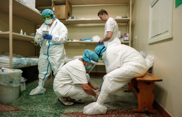 «Мы на войне, которую город не замечает». Как омские врачи борются с коронавирусом