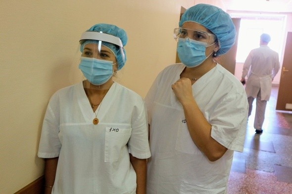 «Мы на войне, которую город не замечает». Как омские врачи борются с коронавирусом