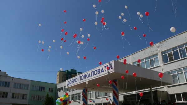 Выпускные в омских школах проведут в августе  