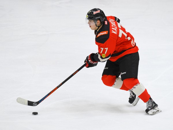 
        «Авангард» заключил контракт с выпускником своей Академии
      