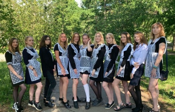 «Девчонки плакали три дня». Как прошли в Омске последние звонки на карантине