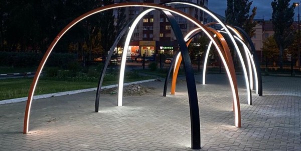 У "Красной звезды" установили светящиеся арки