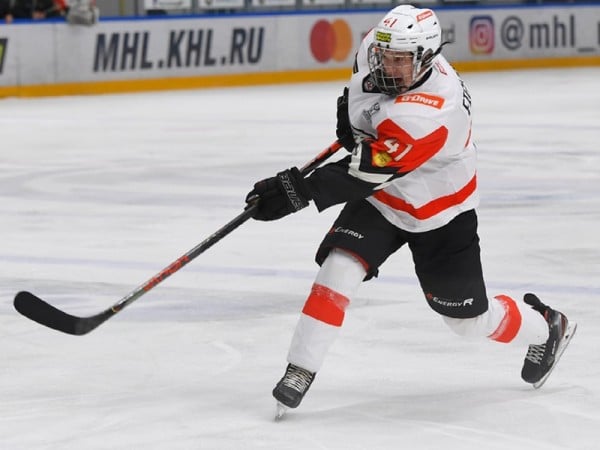 «Авангард» подписал контракт с 17-летним защитником Александром Фигуриным